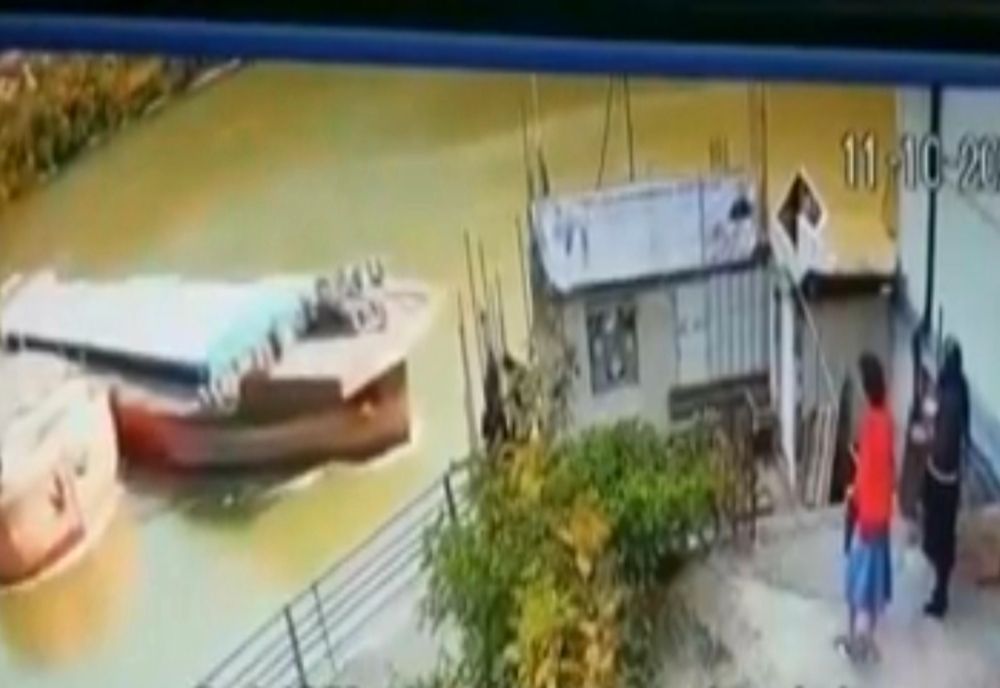 O barjă a lovit mânăstirea Mraconia