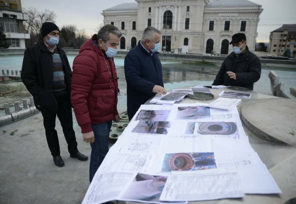 Lucrări la fântâna cinetică din Severin
