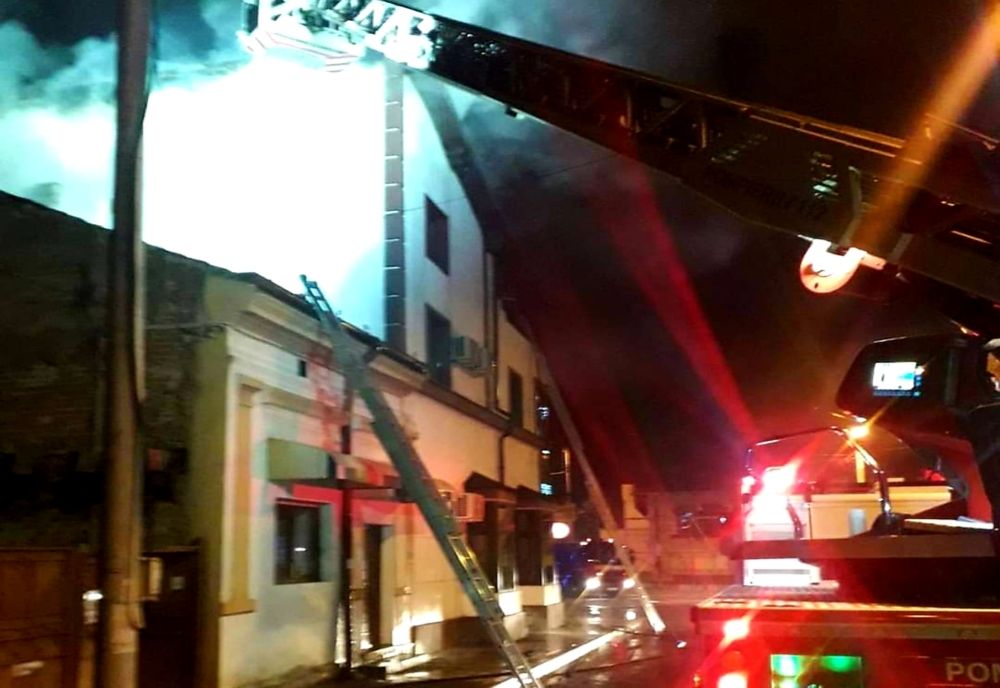 Incendiu la mansarda unei pensiuni din Drobeta Turnu Severin
