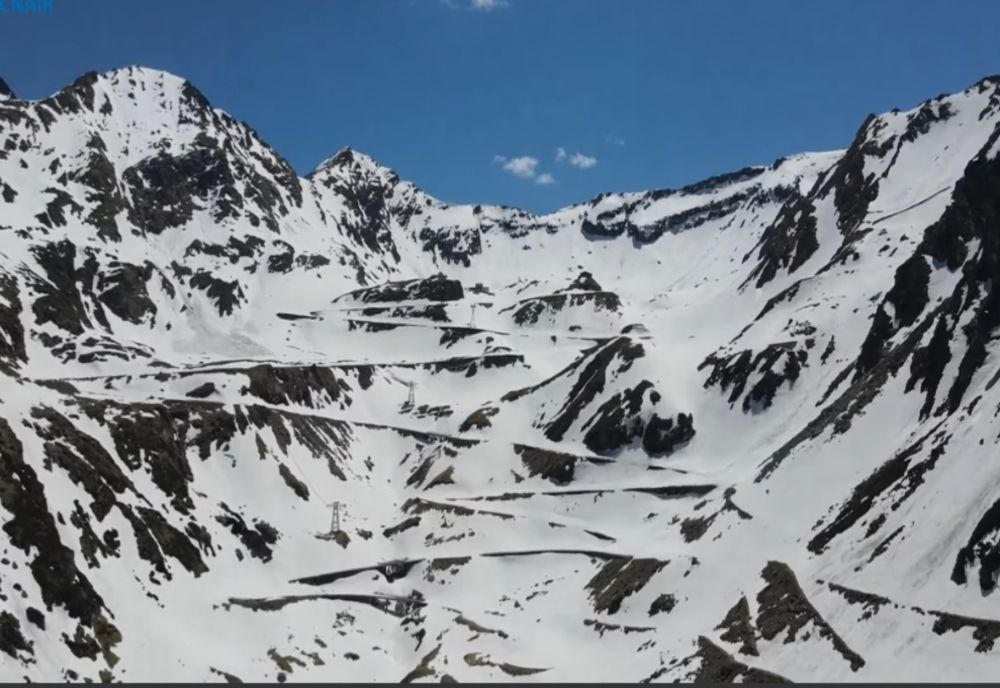 A început deszăpezirea pe Transfăgărăşan