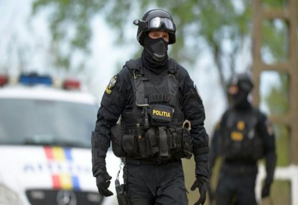 Percheziții în Prahova, Mehedinţi şi Timiş, la persoane suspectate de trafic de droguri de risc
