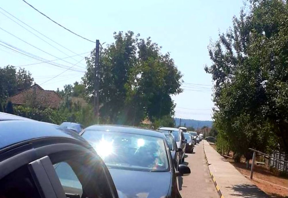 Mii de pelerini au ajuns la Mănăstirea Tismana. Trafic îngreunat