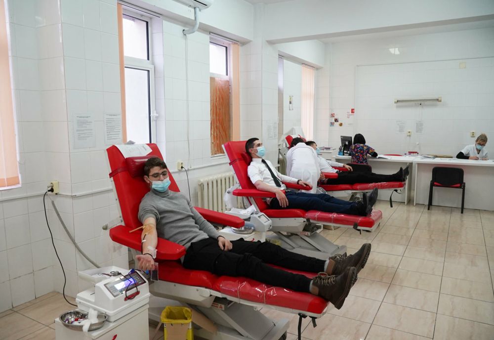 Elevii Seminarului Teologic din Galați au donat sânge