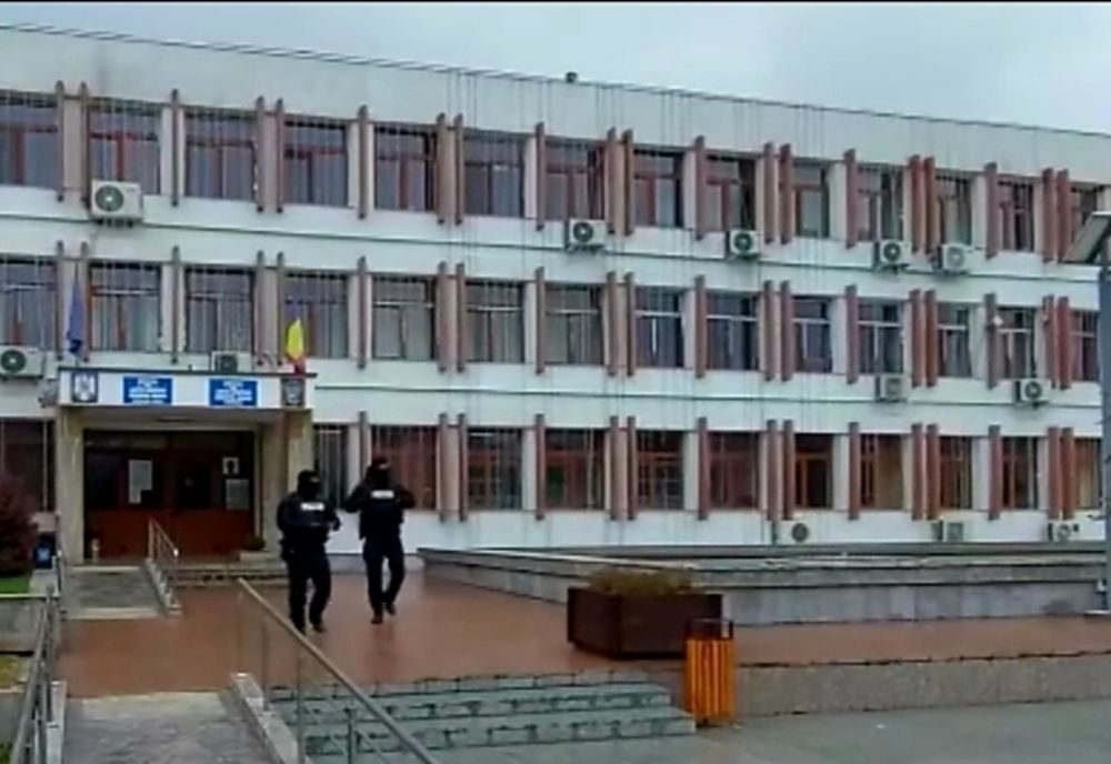 Noi percheziții la Primăria Orșova. Au avut loc descinderi și la sediul formațiunii Pro România și sediul organizației județene 