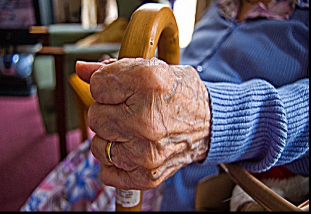 Bomba zilei! Pensionarii cu venituri din pensii care depăşesc 4.000 de lei vor plăti contribuţii de sănătate