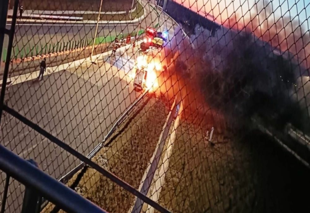 Utilaje de pe Drumul Expres Craiova-Piteşti în flăcări