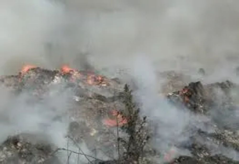 Decizie a Guvernului: Incendierea și îngroparea deșeurilor devin infracțiuni