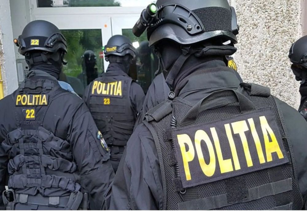 Peste 80 de percheziţii, luni dimineață, în 5 județe ale țării, într-un dosar de trafic de țigări și de migrați, deținere și consum de droguri