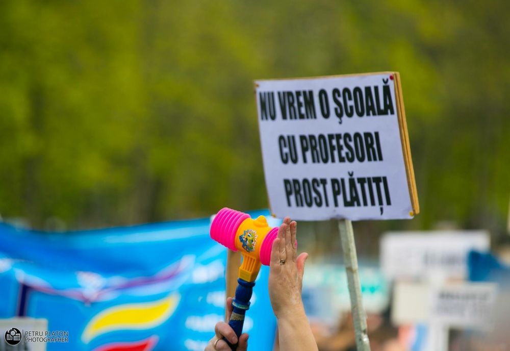 Sindicaliştii din educaţie au ieşit astăzi în stradă
