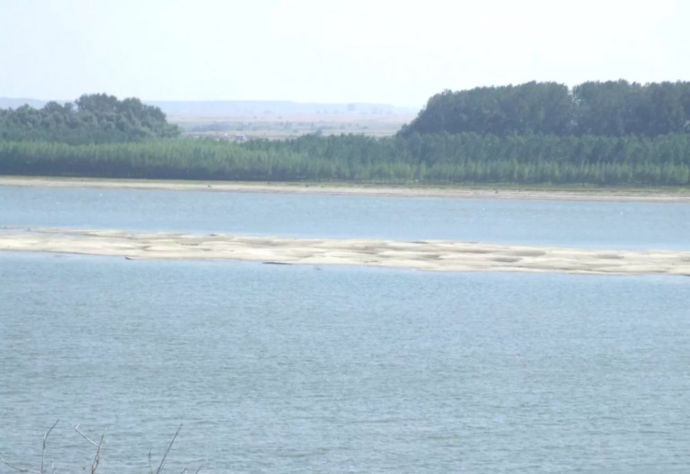 Tânăr de 18 ani, căutat în apele Dunării