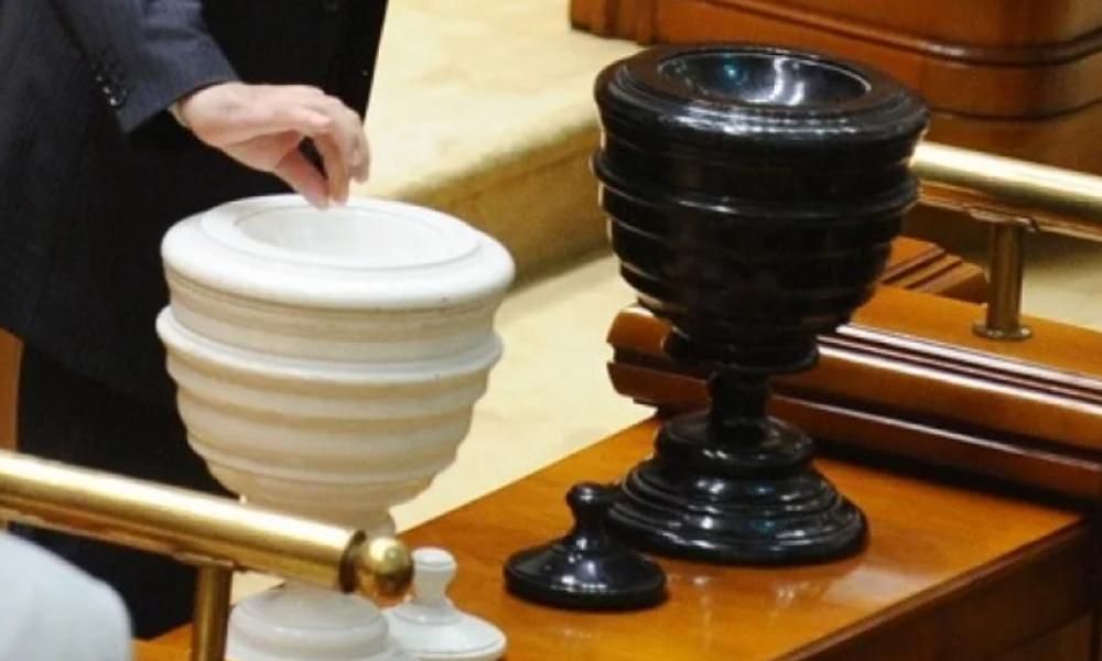 COMUNICAT DE PRESĂ: AUR: Moțiunea simplă împotriva ministrului muncii a trecut astăzi de Senat! Următoarea mare bătălie se dă pe 4 mai!