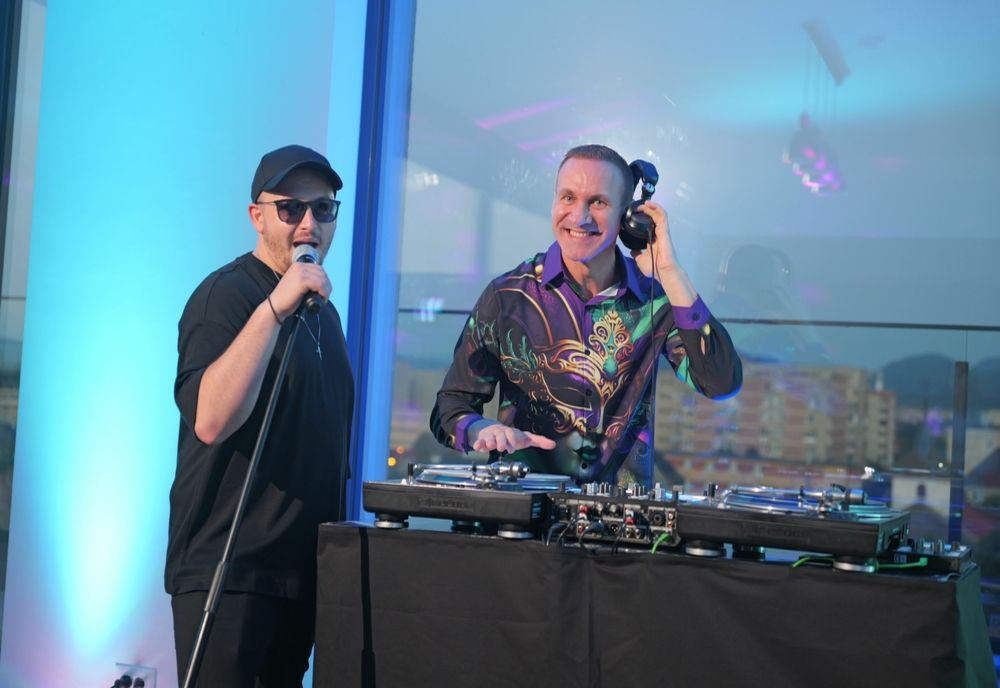 BOOM PE TIKTOK! ALTOO ȘI ALIN OPREA DAU LOVITURA CU „NUMAI UNA” – 20 DE MILIOANE DE VIZUALIZĂRI ÎN PRIMA LUNĂ!