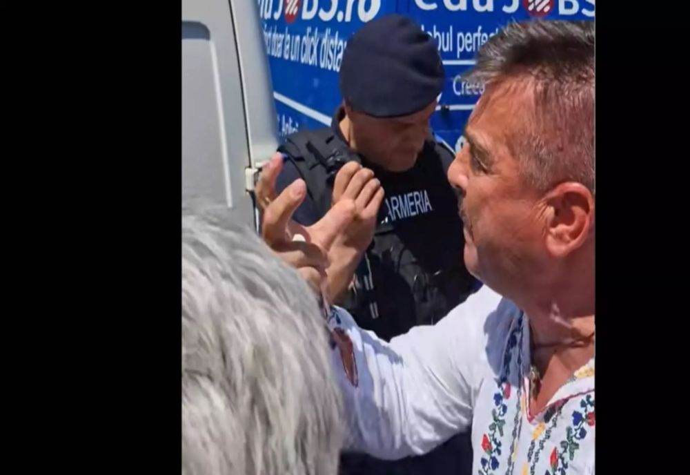 SCANDAL URIAȘ. JANDARMII NU LASĂ AGRICULTORII SĂ PARTICIPE LA PROTESTUL ÎMPOTRIVA LUI BOLOJAN DIN PIAȚA VICTORIEI - VIDEO 