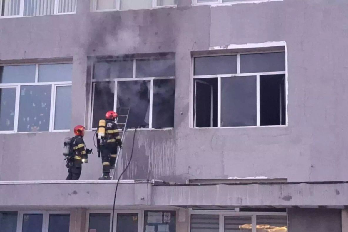 Alertă vineri dimineață la o școală din Turnu Severin după izbucnirea unui incendiu