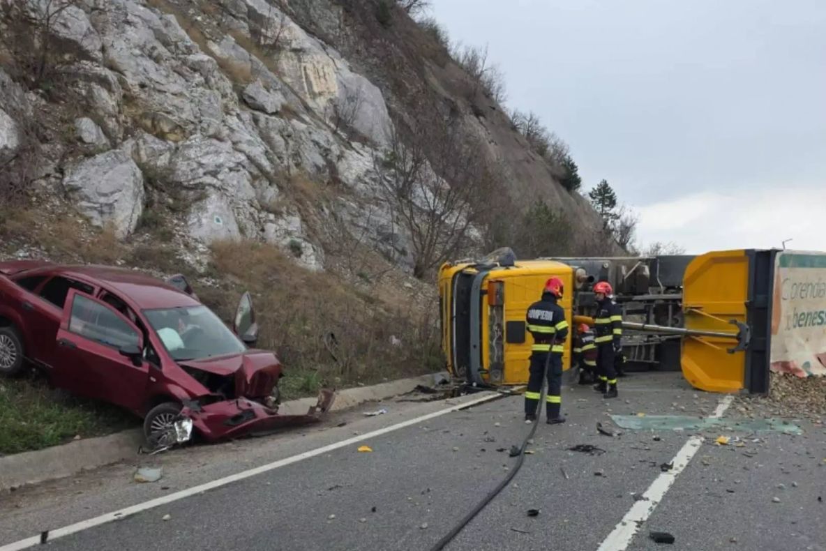 Accident cu cinci persoane implicate pe DN6, între Orșova și Severin. Circulația a fost blocată pe ambele sensuri