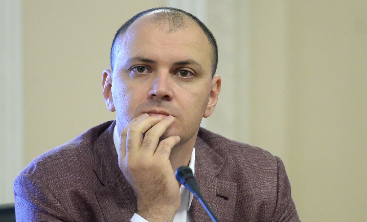 Internauții îl fac praf pe Sebastian Ghiță: fugarul a devenit viral după ce i-au compus o melodie ironică