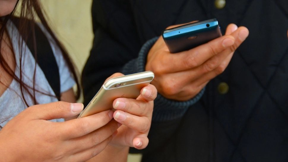 Telefoanele mobile se schimbă din 2027: reguli noi impuse de Uniunea Europeană