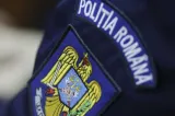 Scene ca-n filme. A condus fără permis, a lovit o mașină a poliției, apoi a rupt-o la fugă
