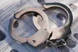 Bărbat din Mehedinți reținut în dosar de spălare a banilor în Caraș-Severin