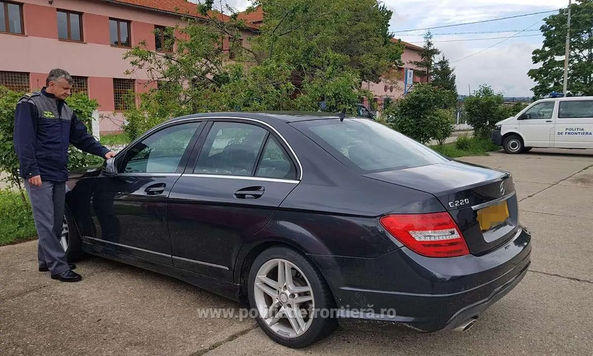 autoturism furat