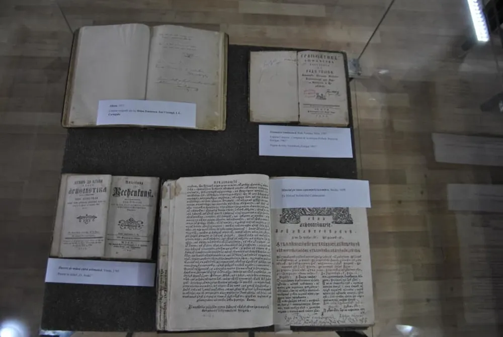 Documente valoroase, expuse la Biblioteca Județeană " I. G. Bibicescu "