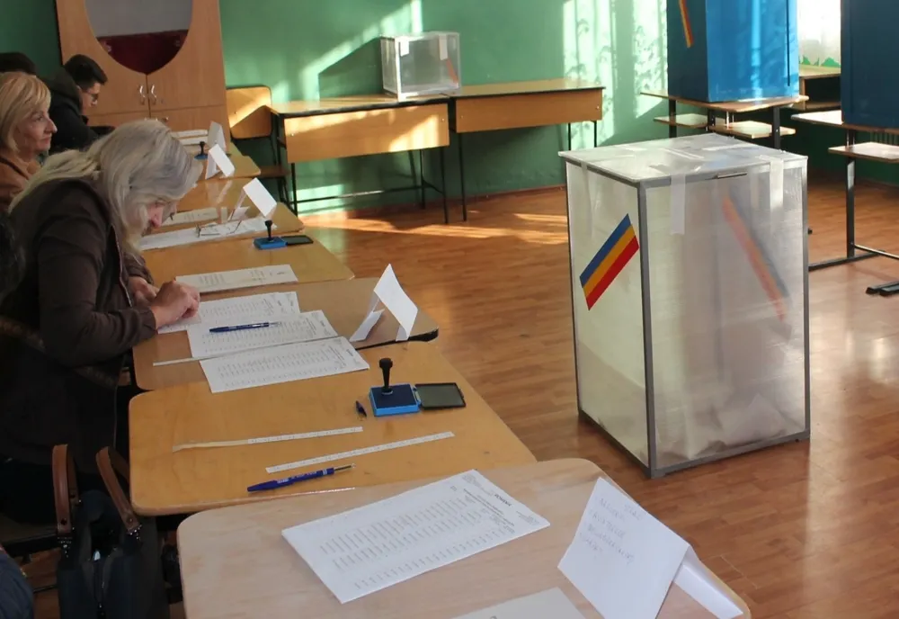 Partidele politice își înlocuiesc membrii birourilor electorale ale secțiilor de votare pe ultima sută de metri