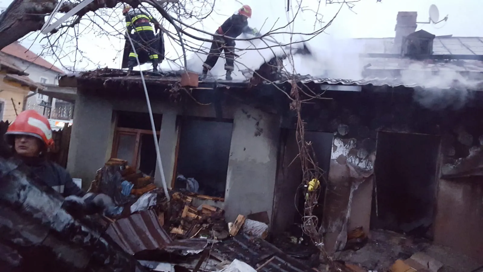 pompieri incendiu