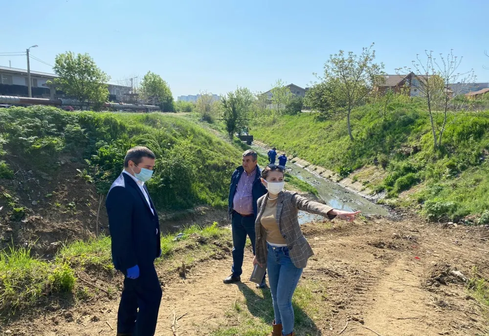 Acțiune de ecologizare a pârâului Crihala din Turnu Severin 