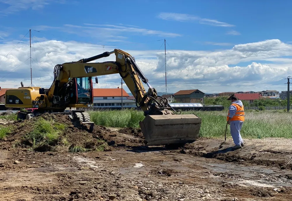 Continuă lucrările de asfaltare a străzilor în municipiul Drobeta Turnu Severin