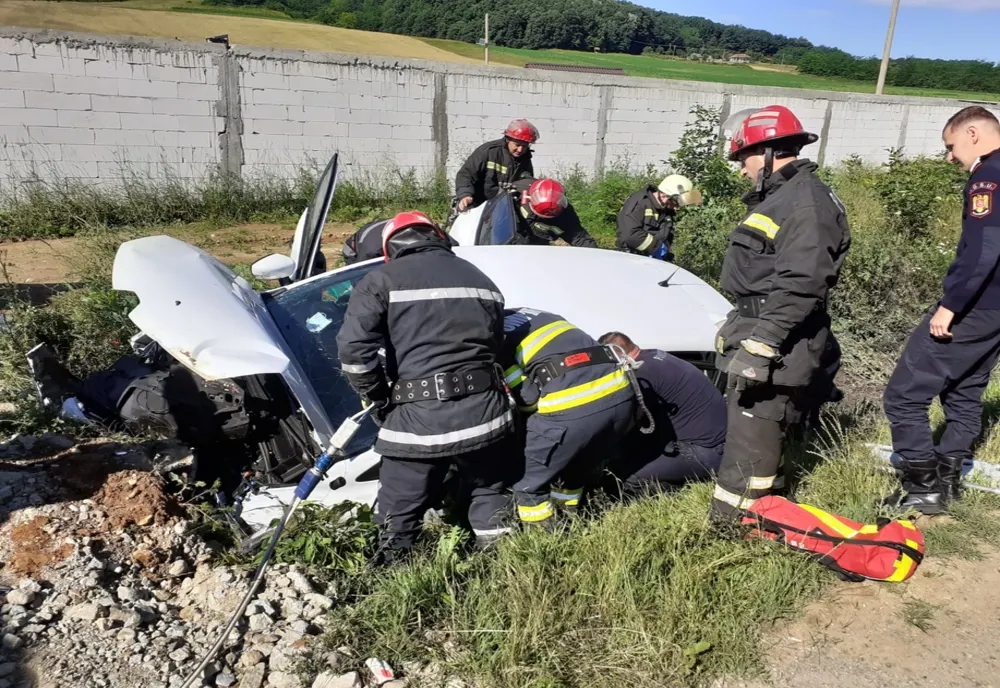 Accident în Mehedinți. Două persoane au ajuns la spital