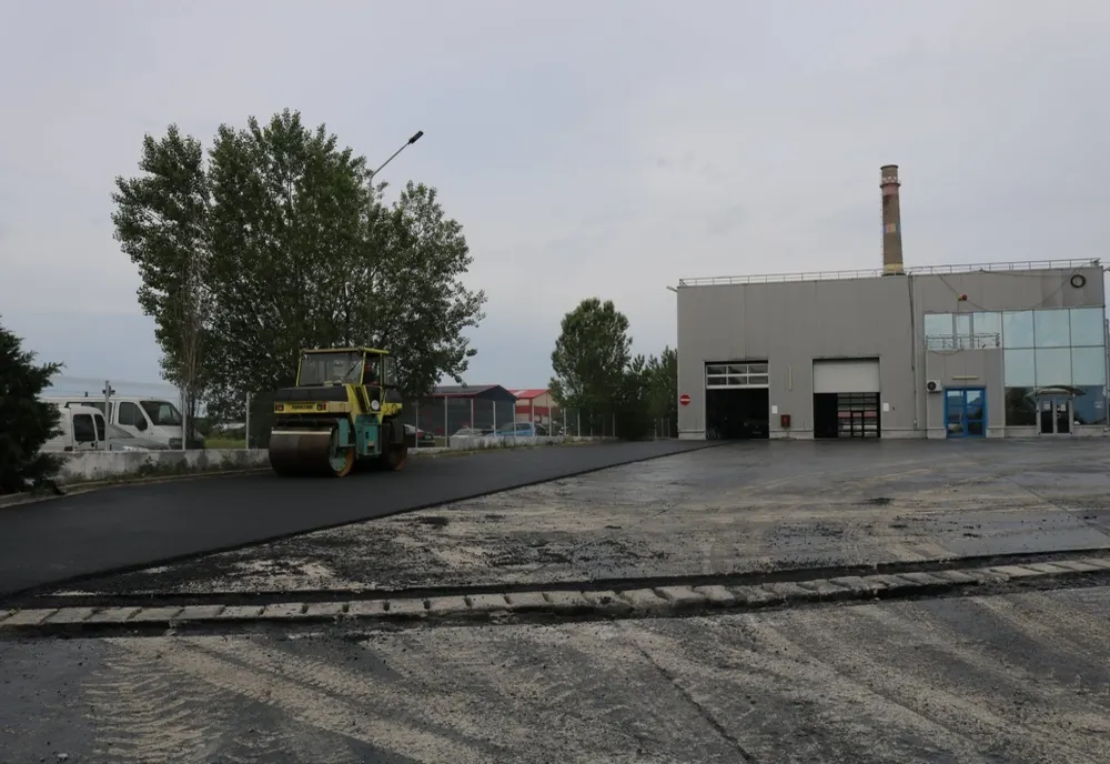 Se asfaltează curtea interioară a RAR Mehedinți