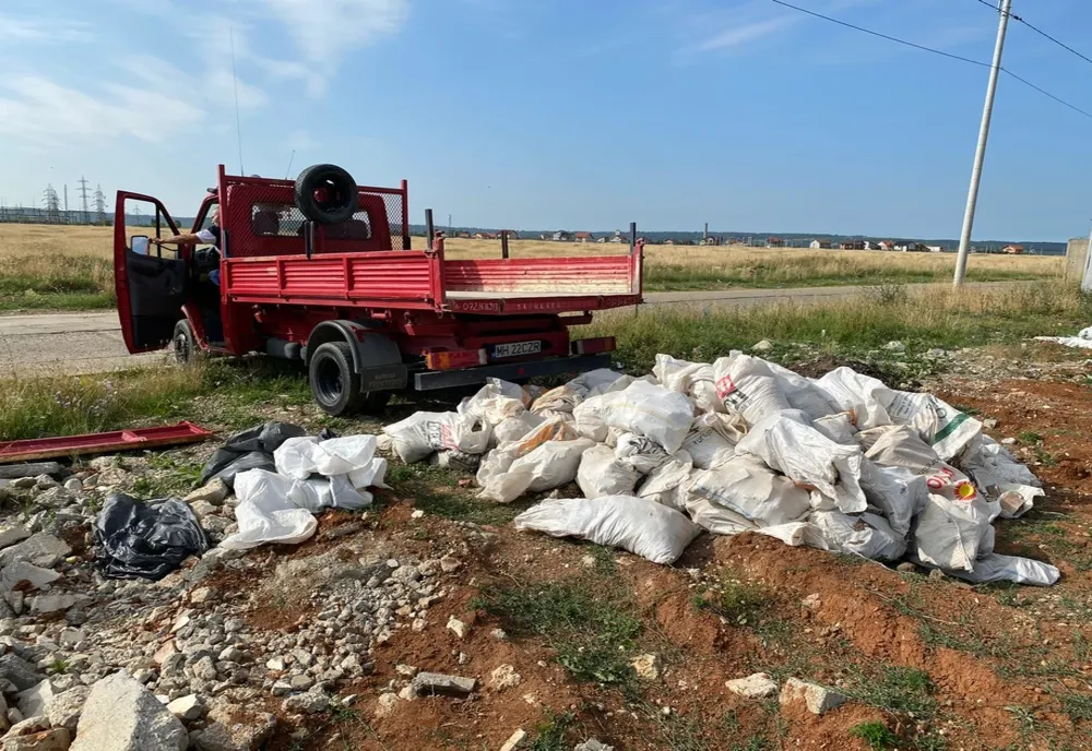 Garda de Mediu Mehedinţi a confiscat o autoutilitară folosită la abandonarea deşeurilor