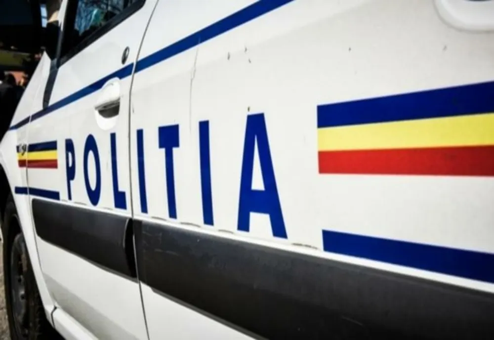 Dosar penal pentru un şofer băut şi cu permisul suspendat, care a intrat în gardul unui imobil