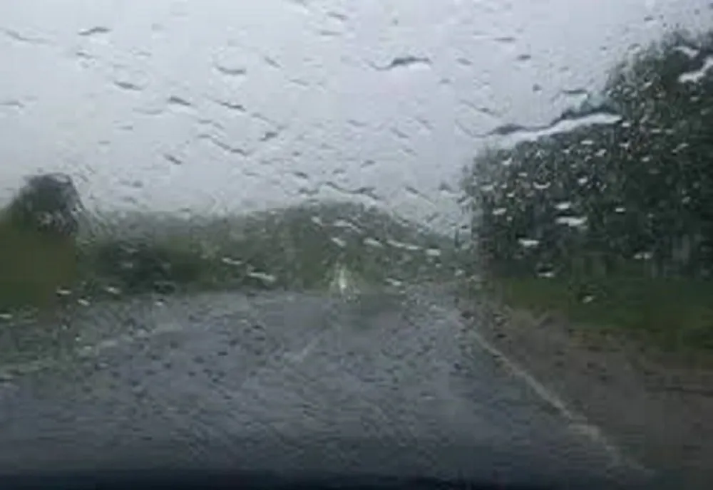 Carosabil umed pe mai multe drumuri din țară. Cum se circulă în această dimineață