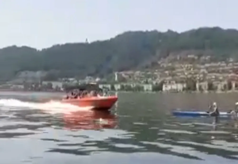 Caiac cu 4 copii sportivi, spulberat de o șalupă, pe Dunăre, la Orșova