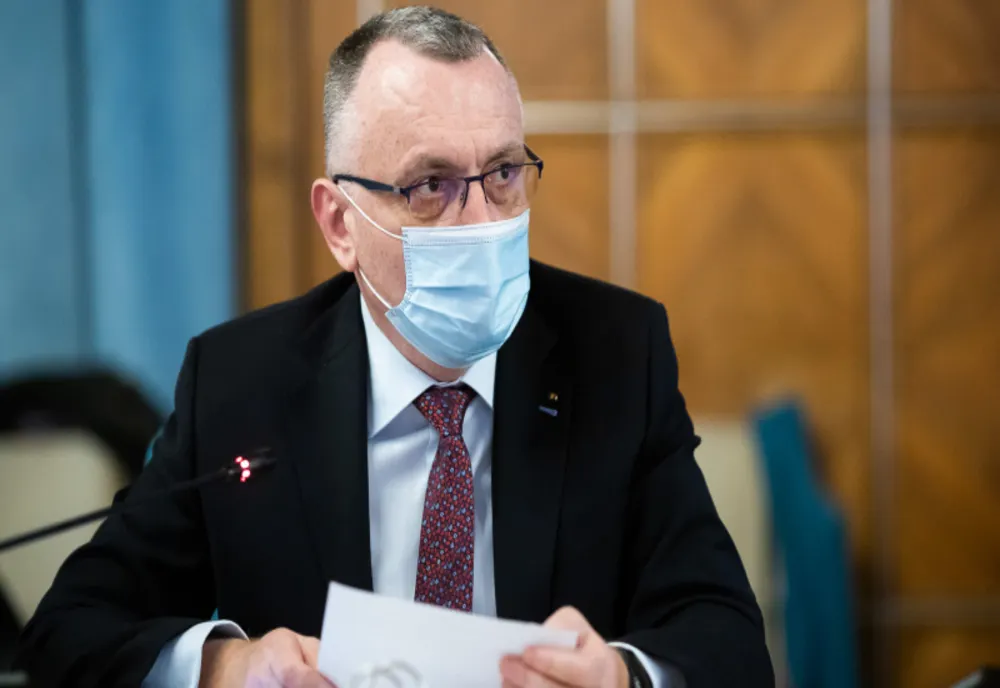 Cîmpeanu: Școlile decid singure dacă intră în online. O decizie centralizată nu poate fi luată
