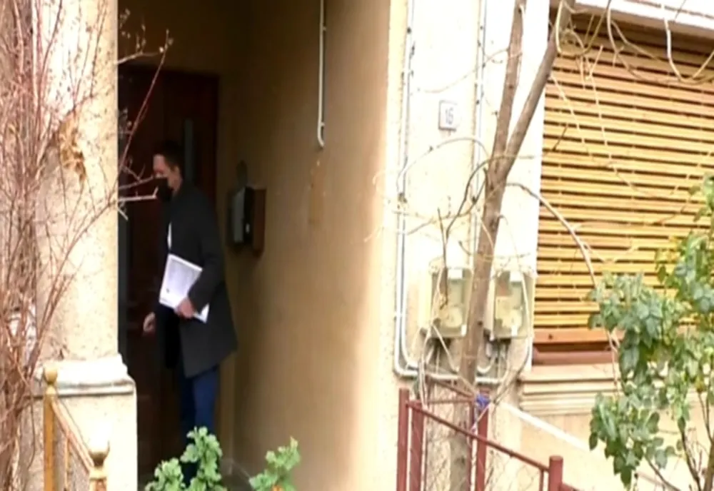 Viceprimarul din Orșova mutat într- o grădiniță veche. A primit sarcina să se ocupe de câinii vagabonzi din oraș 