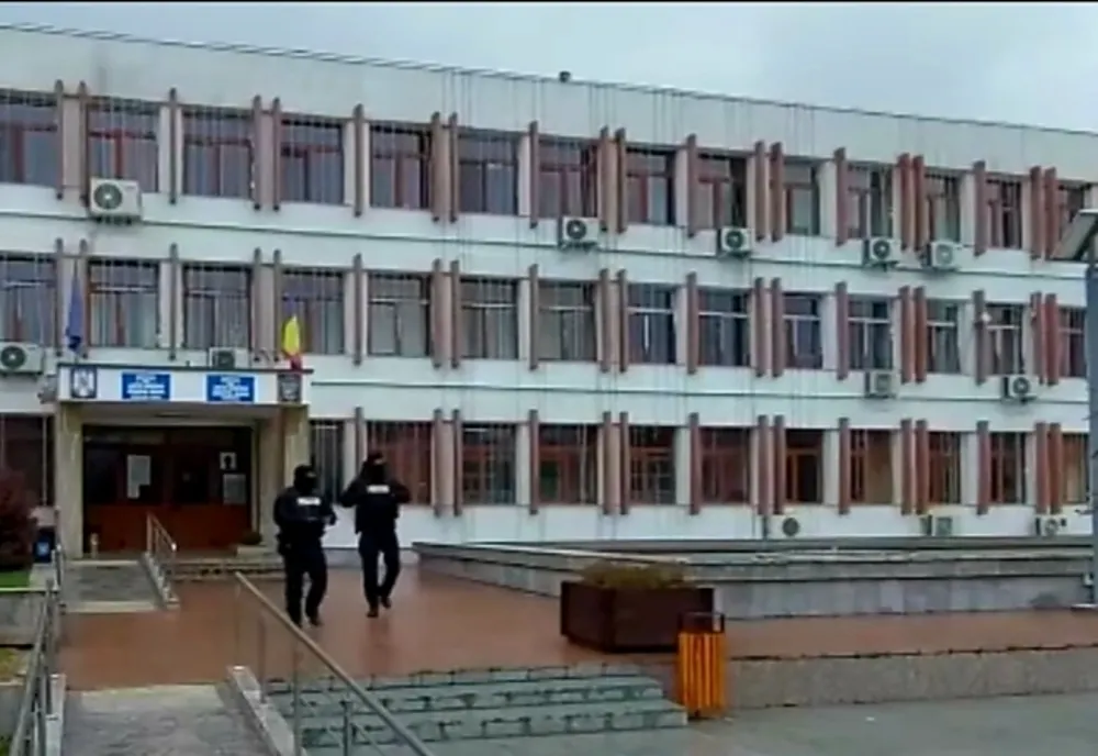 Noi percheziții la Primăria Orșova. Au avut loc descinderi și la sediul formațiunii Pro România și sediul organizației județene 