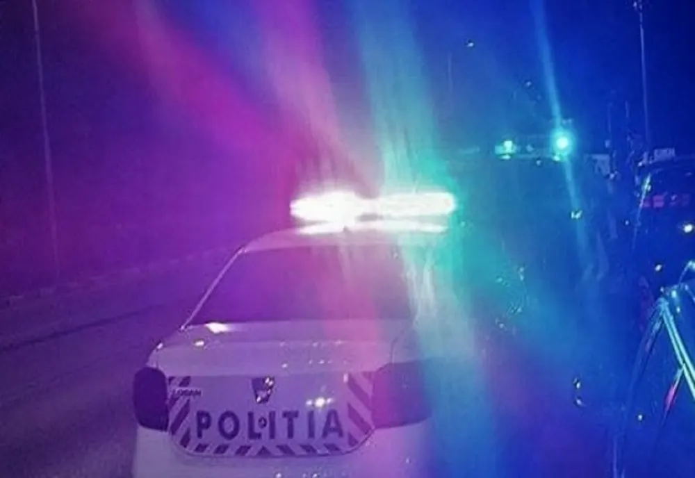 Conductă de apă lovită de un șofer. Circulație feroviară oprită