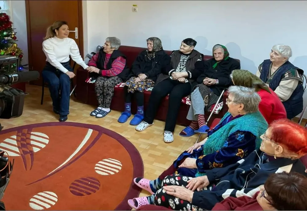 Emilia Dorobanțu a mers și a colindat pentru beneficiarii mai multor centre ale Direcției de Asistență Socială Mehedinți