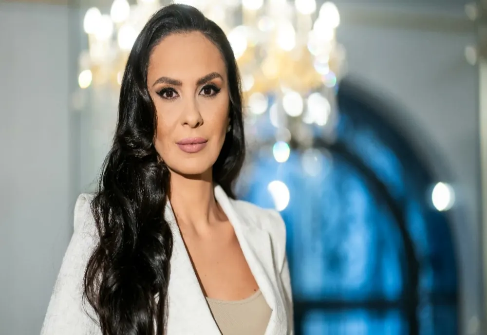 Alexandra Păcuraru: „Strigătul bunicilor batjocoriți cu o nouă lege care nu face altceva decât să sporească inechitățile din sistem ar trebui să ajungă și la urechile guvernanților”