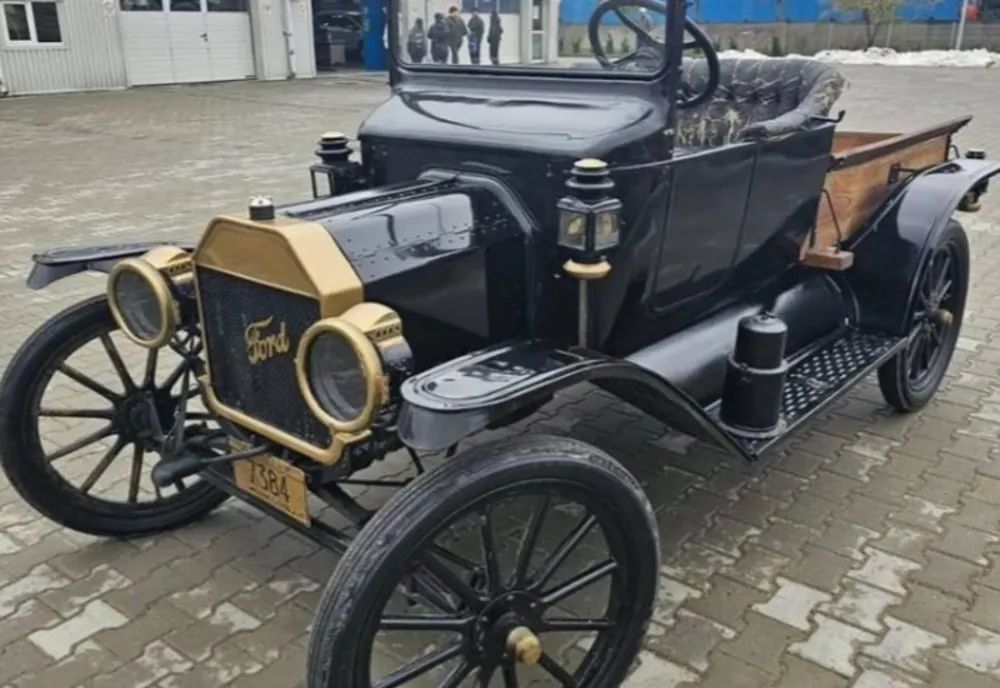 Caz RAR la RAR. Un român a venit cu mașină produsă în 1914. Care a fost misterul mașinii