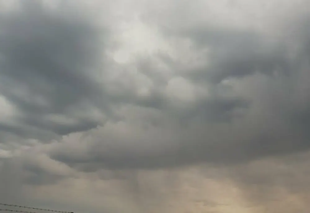 Astăzi, temperaturi mai ridicate decât în mod obișnuit la această dată. Unde va ploua