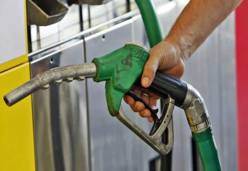 Lovitură cruntă pentru buzunarele șoferilor: carburanții se vor scumpi de la 1 iulie