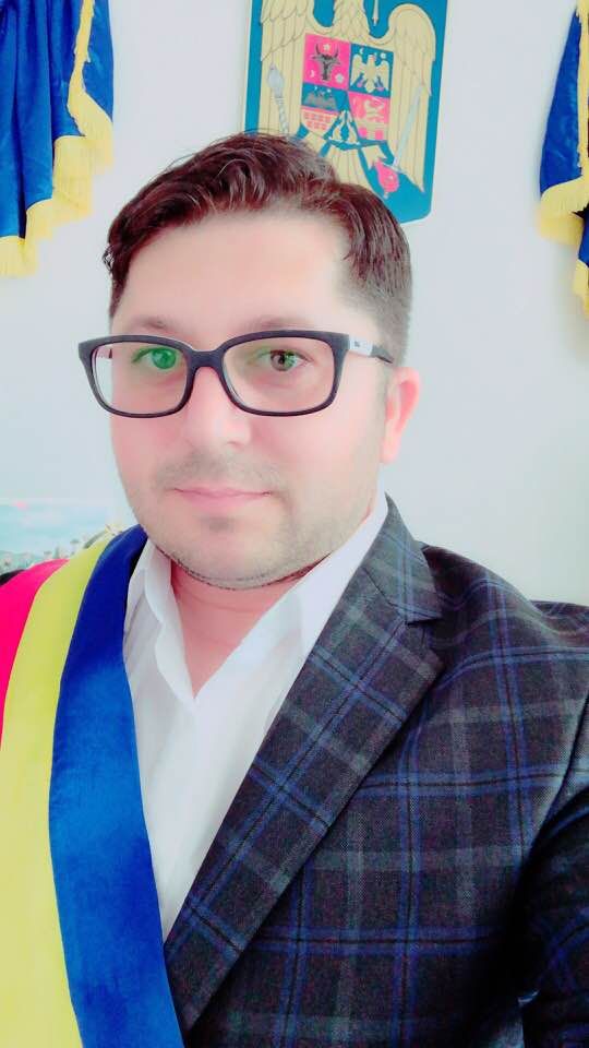 35463190_2093228260711279_2162564197299257344_n