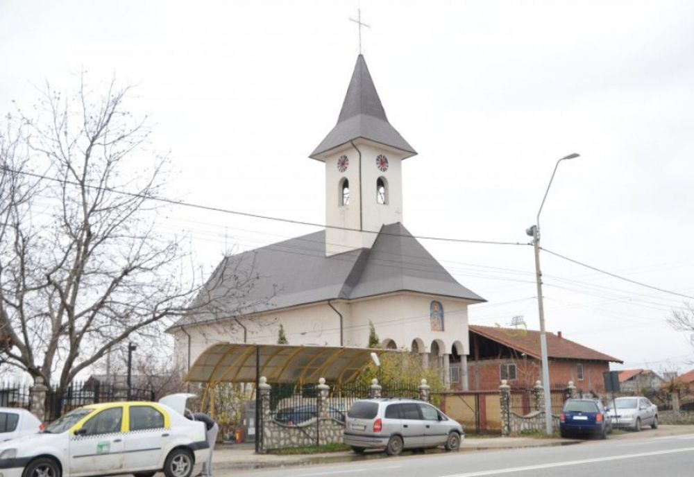 Slujbă arhierească la biserica cu hramul "Sfântul Ioan Gură de Aur" din parohia Calea Târgu Jiului