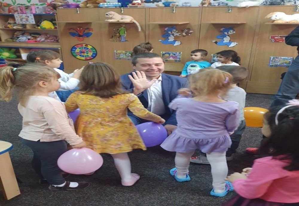 Peste 2.000 de preșcolari beneficiază gratuit de o disciplină opțională la o limbă străină