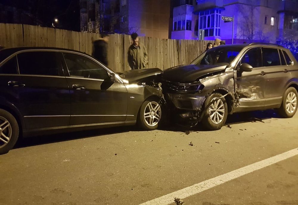 Accident într-o intersecție din Drobeta Turnu Severin. Două autoturisme de lux avariate