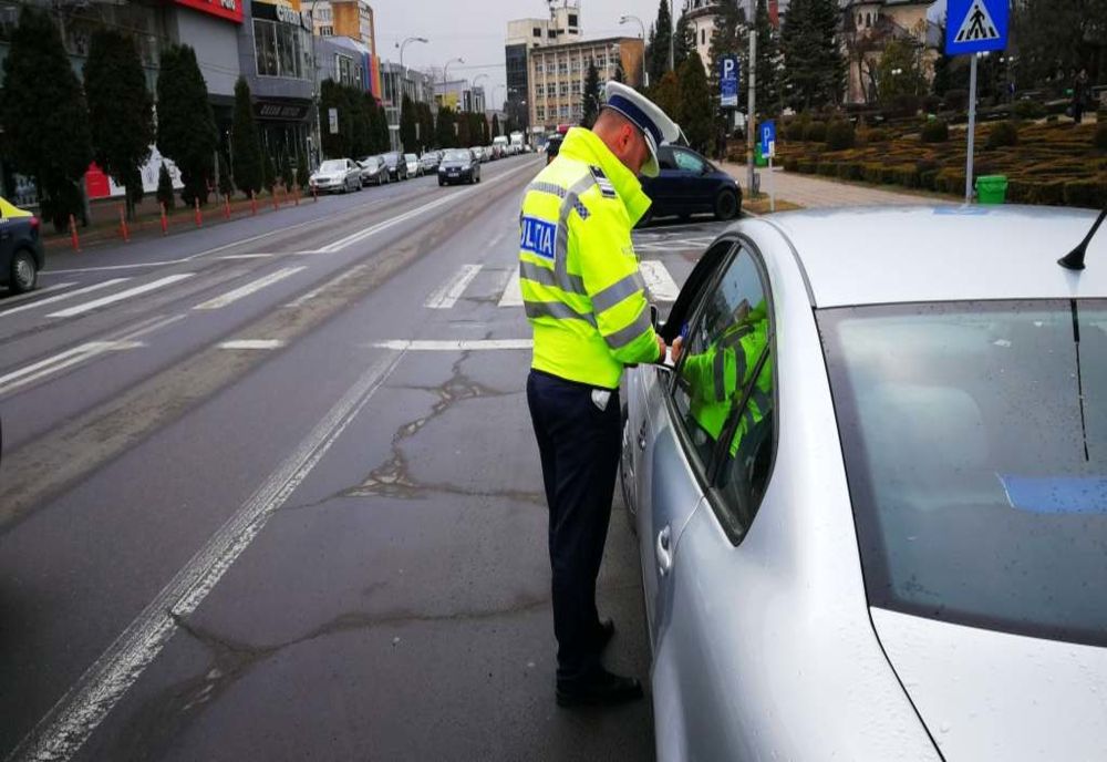 Polițiști din Gorj și Mehedinți, anchetați pentru 22 de fapte penale