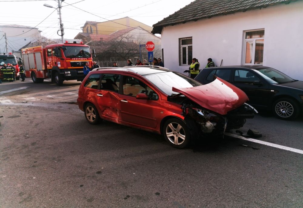 Accident la intersecția străzilor Călărași cu Calomfirescu